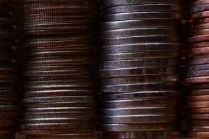 Use of pressure for the production of custom-made Coins